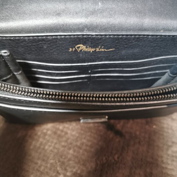 Black/Silver Organizer Crossbody EUC #243 - Picture 8 of 15